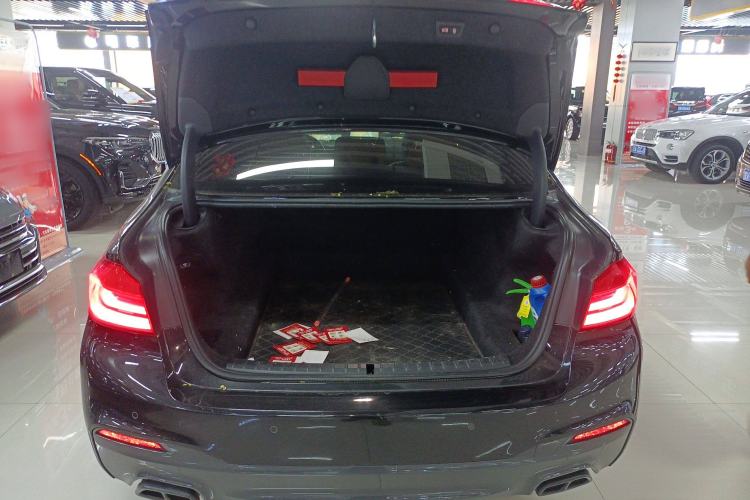 Used BMW 5 Series 2018 Restyled 530Li Leading Edition M Sport Package
