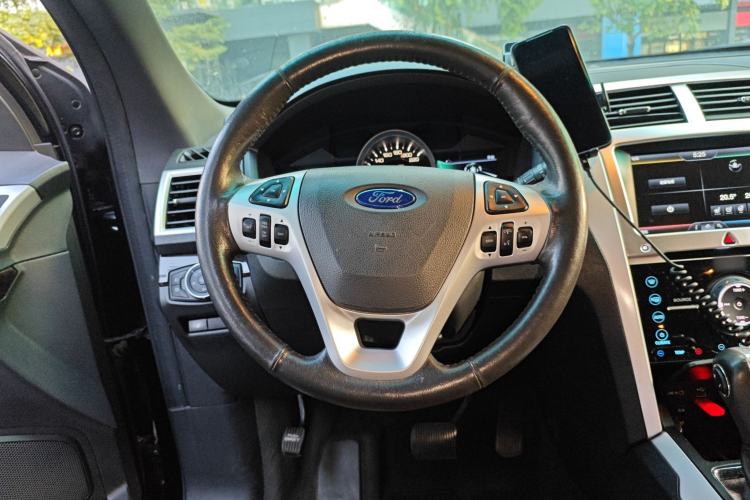 Used Ford Explorer 2013 3.5L Deluxe Model
