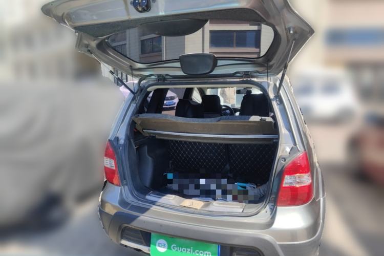 Used Nissan Livina 2010 Jingrui Edition 1.6L Manual Standard Model Trunk