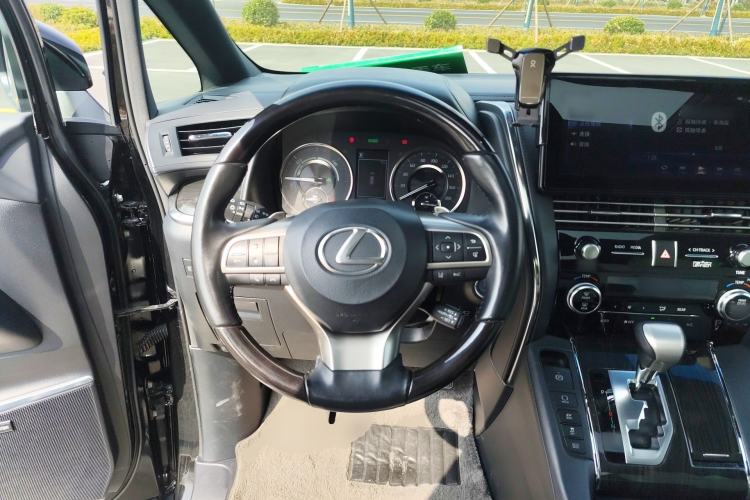 Used Lexus LM 2020 300h Seven-Seat Elegant Edition
