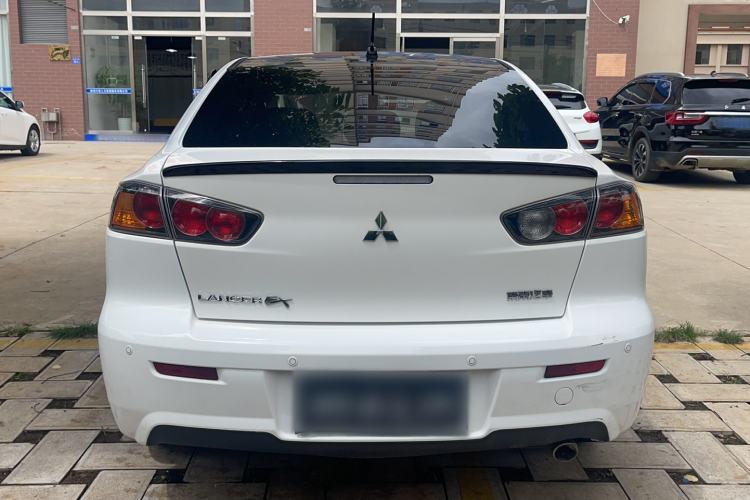 Used Mitsubishi Lancer EX 2016 1.8L CVT Black-and-White Retro Edition
