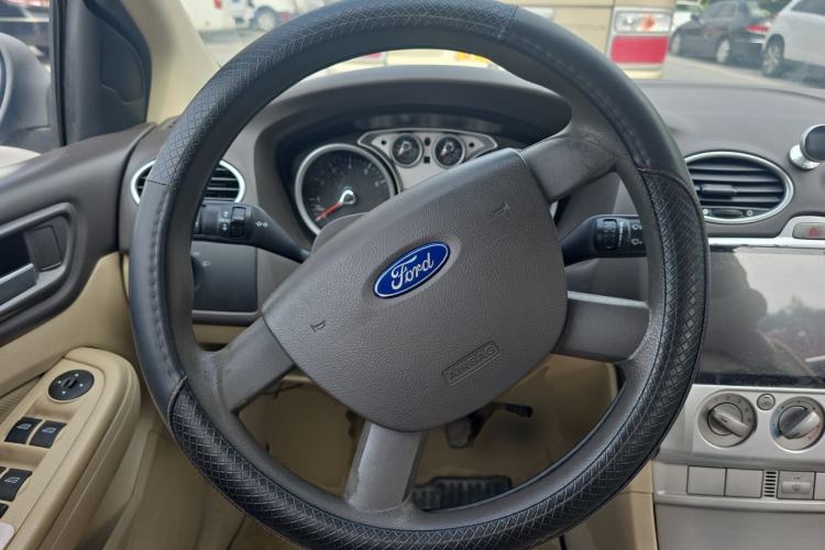Used Ford Focus 2013 Sedan Classic 1.8L Manual Base Model Steering Wheel