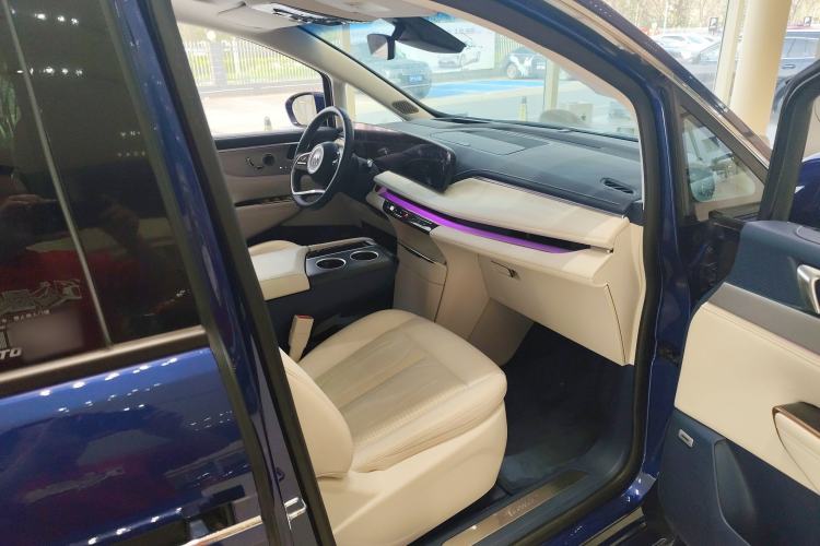 Used Buick GL8 New Energy 2024 Lu Zun Luxury Edition 6-Seater Right Front Seat