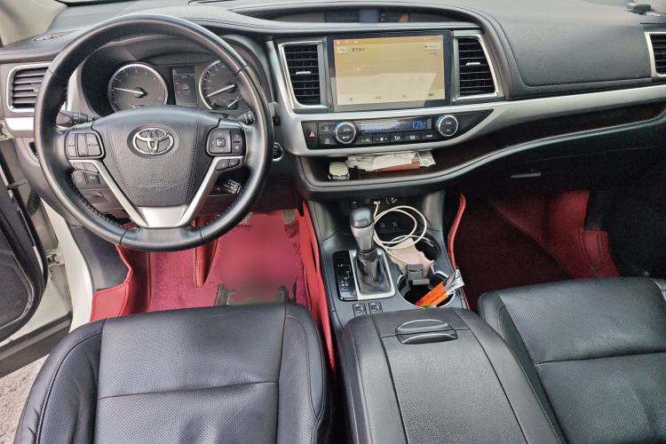 Used Toyota Highlander 2018 2.0T Four-Wheel Drive Luxury Edition 7 Seats China V Emission Standard Center Console
