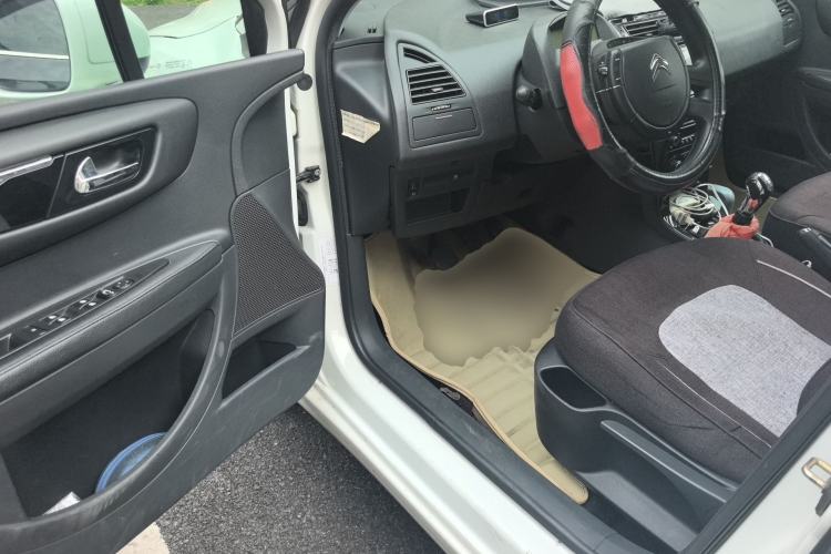 Used Citroen C-Quatre 2014 VTS Version 1.6L Manual - Premium Model Driver Seat