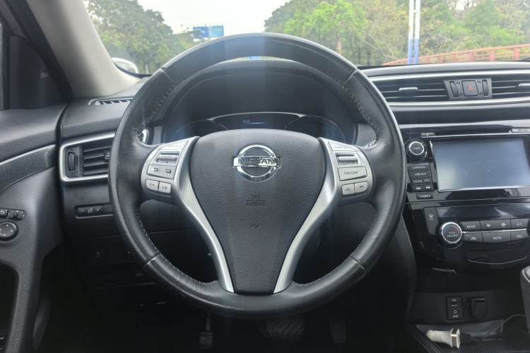 Used Nissan X-Trail 2014 2.5L CVT Luxury Edition 4WD Interior 5