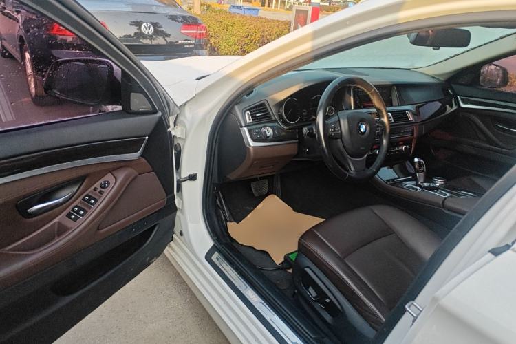 Used BMW 5 Series 2017 525Li Luxury Design Package Interior 3
