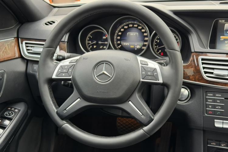 Used Mercedes-Benz E-Class 2015 Facelift E 200 L