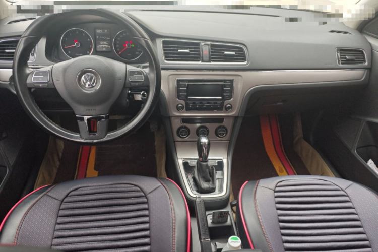 Used Volkswagen Lavida 2013 1.6L Automatic Luxury Edition Center Console