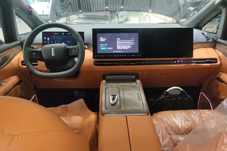 Used Wey Gaoshan 2025 Four-Wheel Drive Alpine 8 Center Console