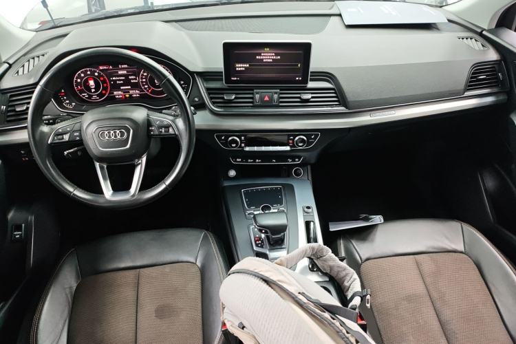 Used Audi Q5L 2018 40 TFSI Prestige Fashion Edition China VI Center Console