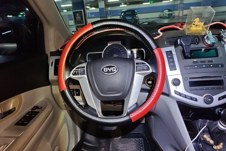 Used BYD S6 2014 1.5TI Manual Luxury 5-Seater Steering Wheel