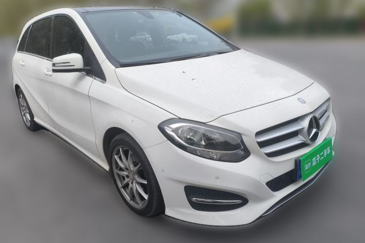 Used Mercedes-Benz B-Class 2015 B 200 Sport Edition Front Right 45 Deg