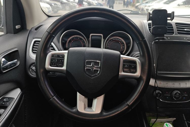 Used Dodge Journey 2013 2.4L Two-Wheel Drive Luxury Version