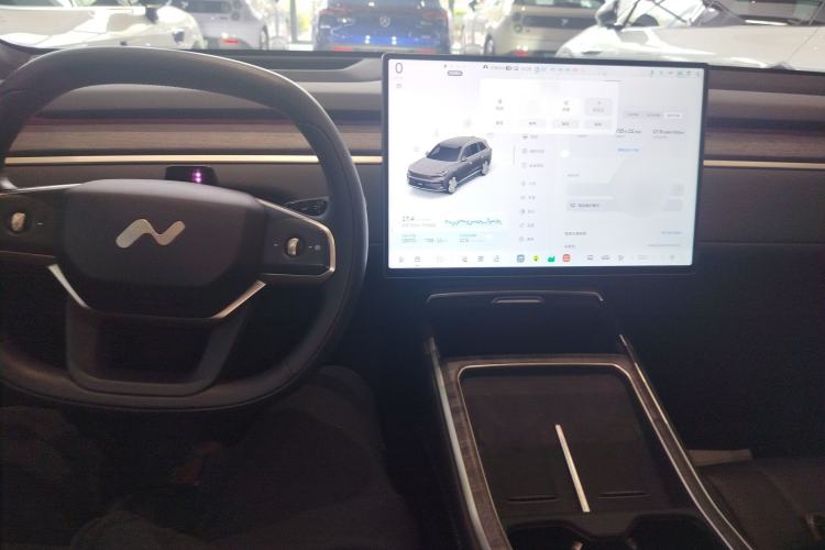 Used ONVO Luxeed L90 2025 Model—Max Six-Seater Version Center Console