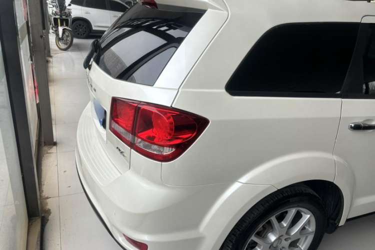 Used Dodge Journey 2013 2.4L Two-Wheel Drive Luxury Version