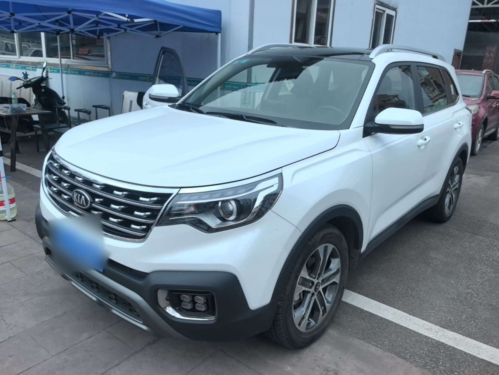 Под передней частью автомобиля