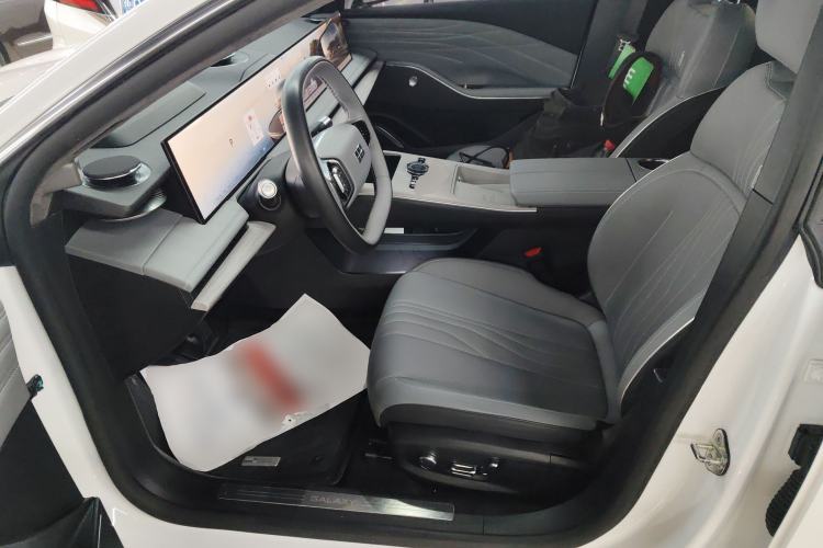 Used Geely Galaxy E8 2024 665 km Range Rear-Drive Starship Long-Range Version
