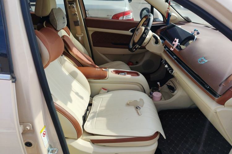 Used ORA Good Cat 2023 401 km Standard Range Premium Trim Ternary Lithium Right Front Seat