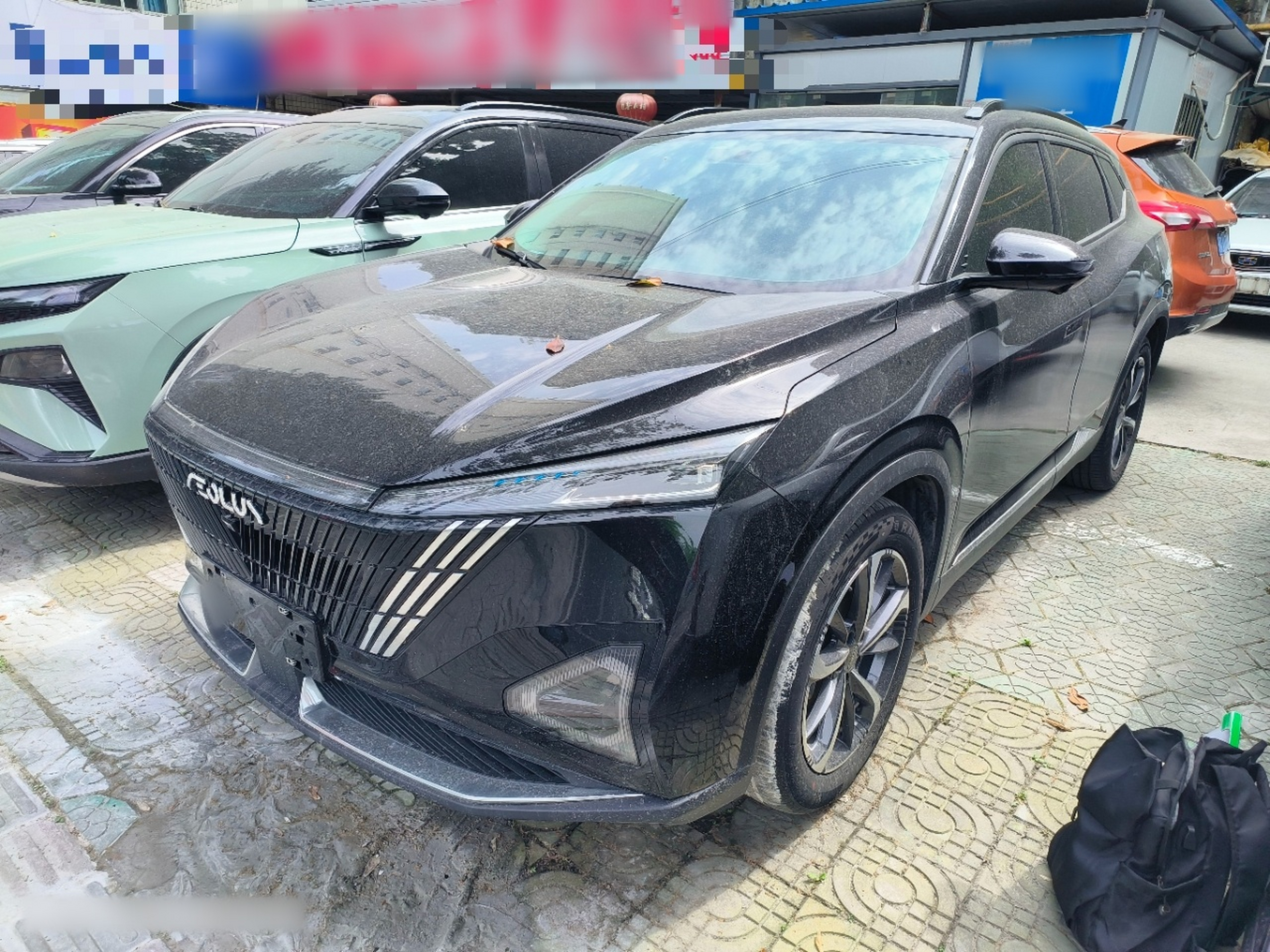 Под передней частью автомобиля