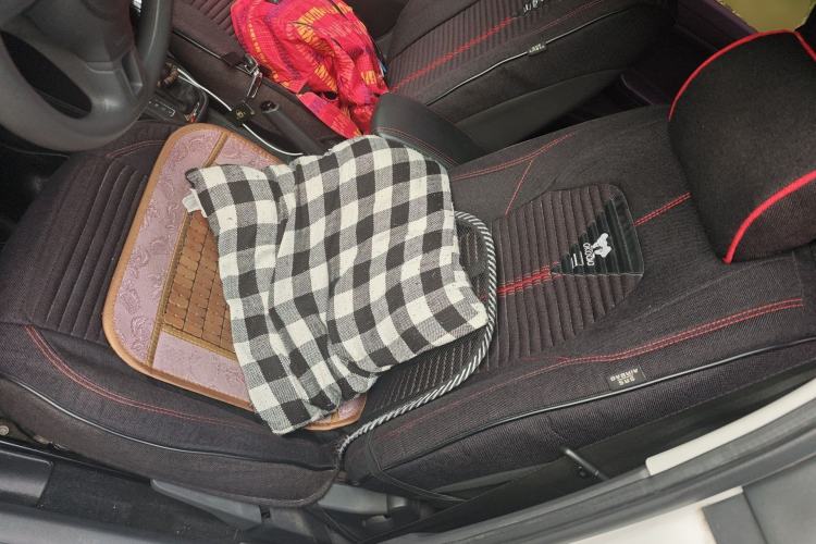 Used Volkswagen Jetta 2015 Value Edition 1.6L Automatic Fashion Version Left Front Seat