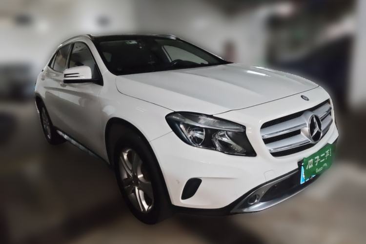 Used Mercedes-Benz GLA 2015 GLA 200 Sport Edition Front Right 45 Deg