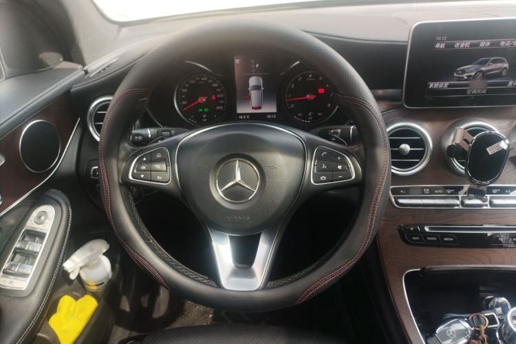 Used Mercedes-Benz GLC 2018 Refreshed GLC 300 4MATIC Dynamic Edition Steering Wheel
