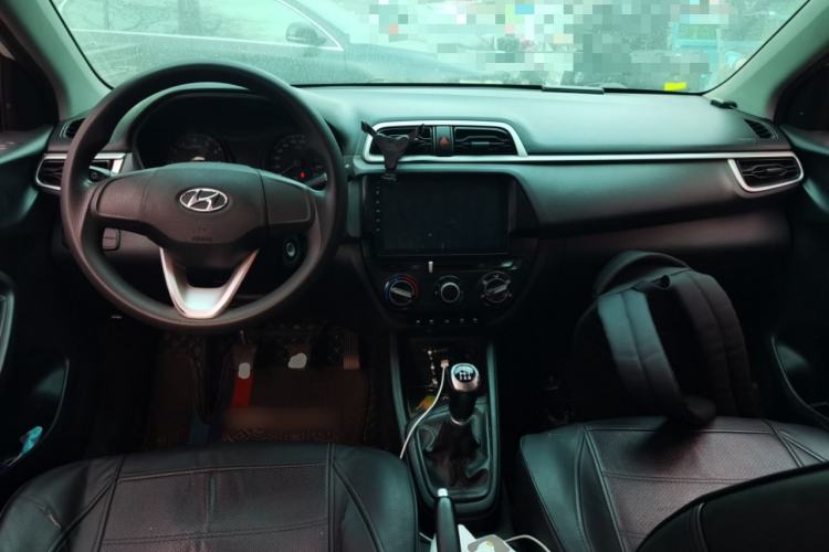 Used Hyundai Verna (older generation) 2017 1.4L Manual Colorful Skyroof Version China V Standard Center Console