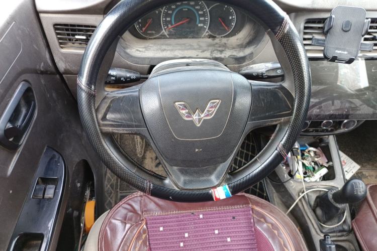 Used Wuling Rongguang V 2016 1.5L Standard Version
