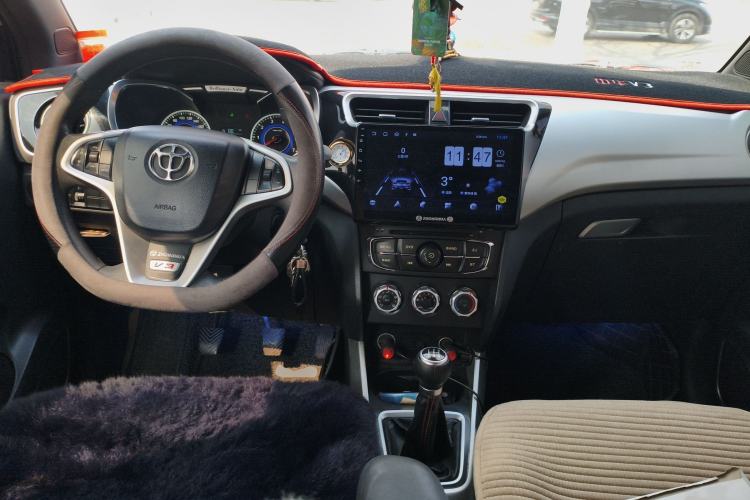 Used Brilliance V3 2015 1.5T Manual Urban Model Interior 2