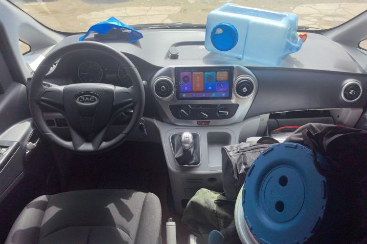 Used JAC Refine M3 2023 PLUS 1.5T 5/7-seat Classic Edition Center Console