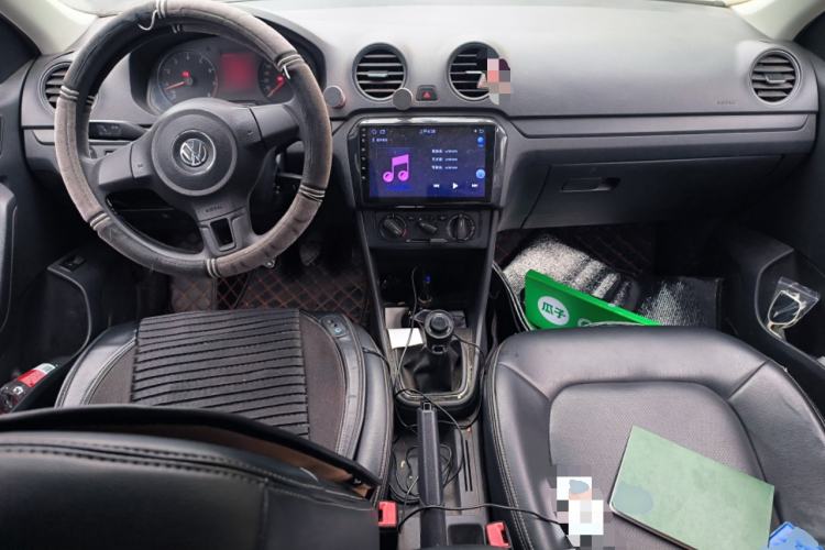 Used Volkswagen Jetta 2015 Value Edition 1.6L Manual Fashionable Style Center Console
