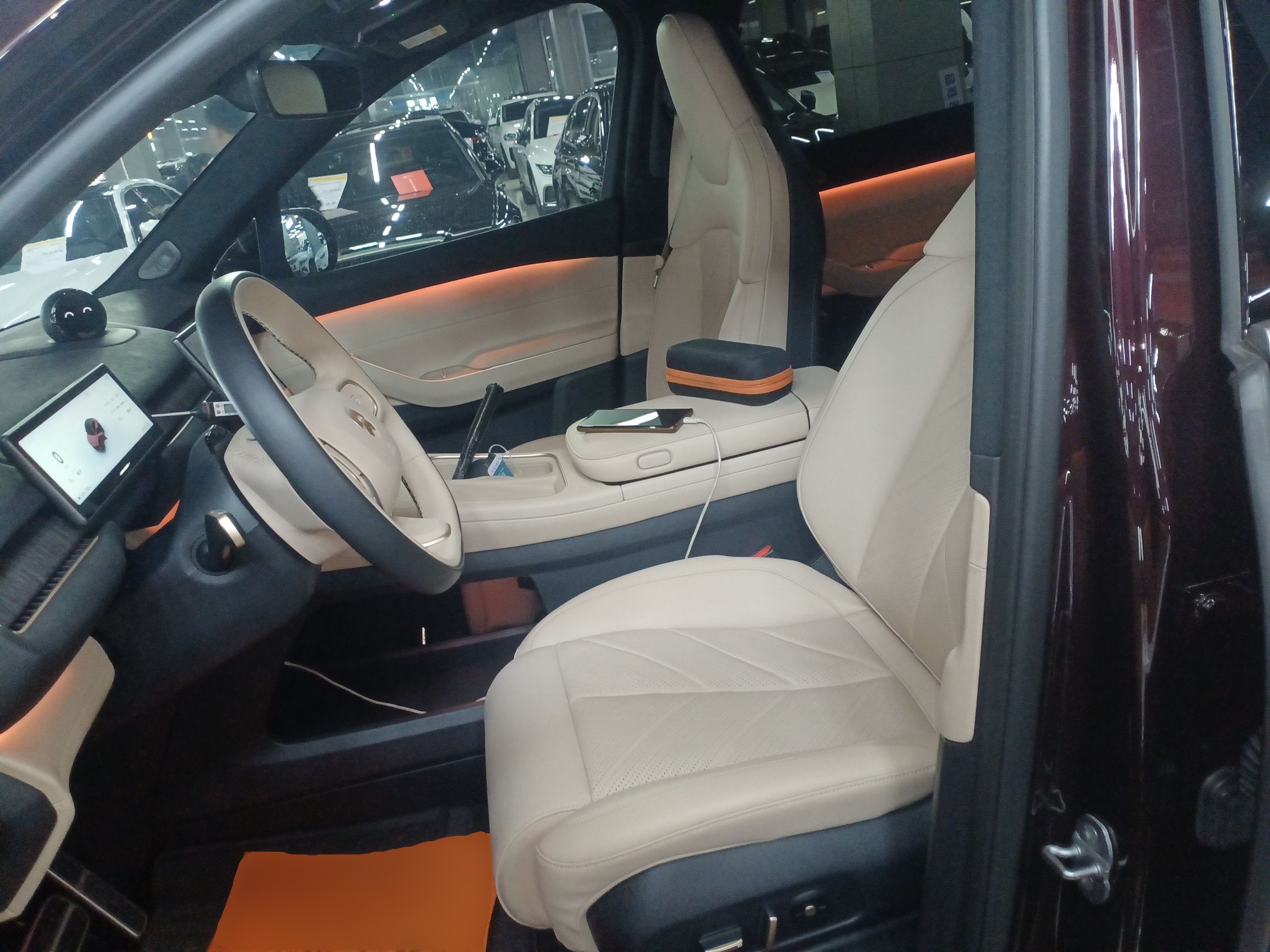 المقاعد الأمامية داخل السيارة