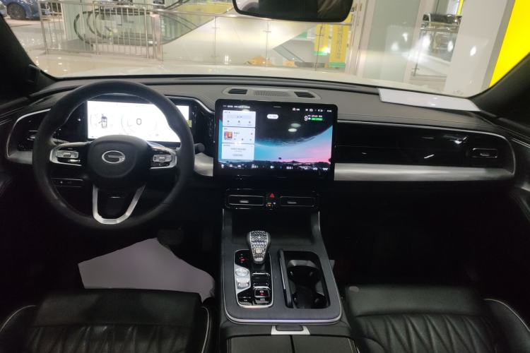 Used GAC Trumpchi GS8 2024 Linghang Series 2.0 TGDI Two-Wheel Drive Luxury Smart Connectivity Version Center Console