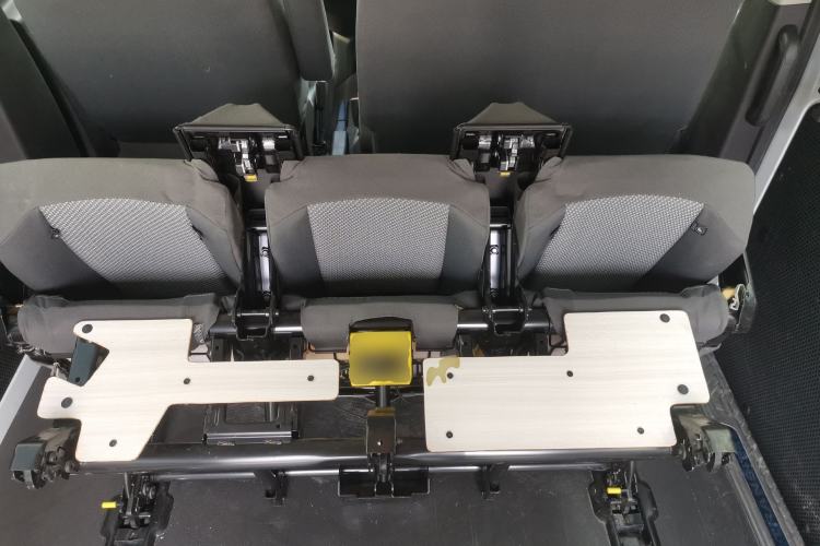 Used Ford Transit 2019 2.0T Diesel Multi-Purpose Commercial Vehicle Short Wheelbase Mid-Roof Design 6-Seater China VI Standard Left Rear Seat