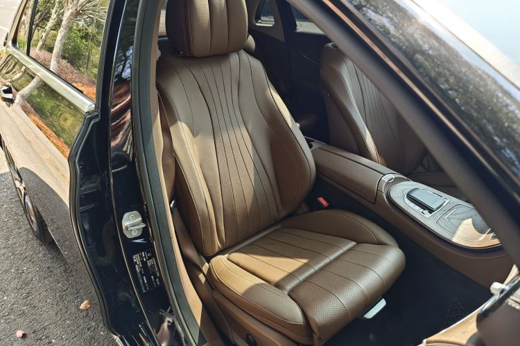 Used Mercedes-Benz E-Class 2019 E 260 L Interior 11