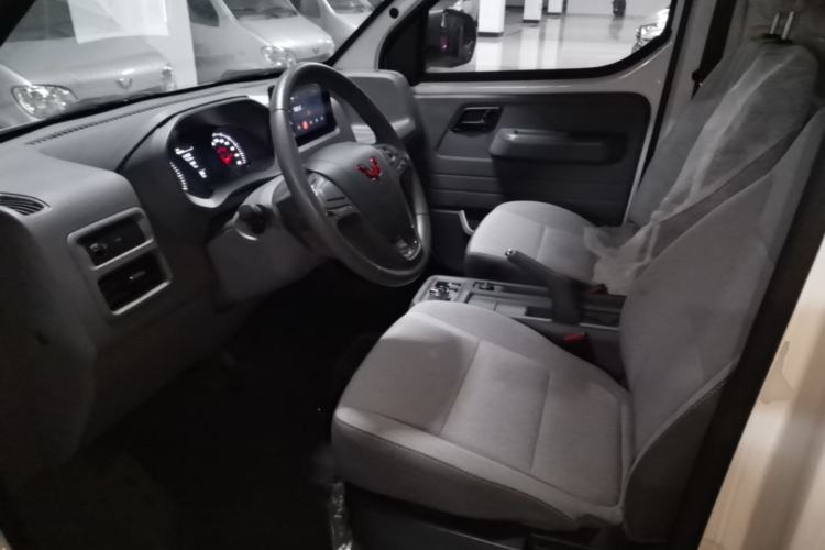Used Wuling Yangguang 2024 300km Comfort Version with Sealed Windows 75kW
