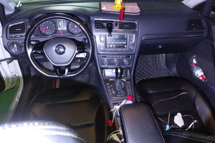 Used Volkswagen Golf 2017 1.6L Automatic Comfort Million-Vehicle Anniversary Edition Center Console