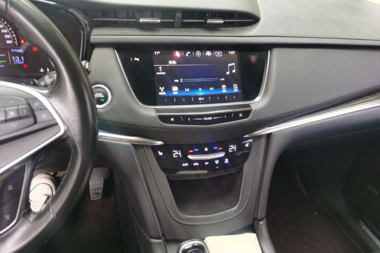 Used Cadillac XT5 2016 25T Luxury Model Audio And AC Panel