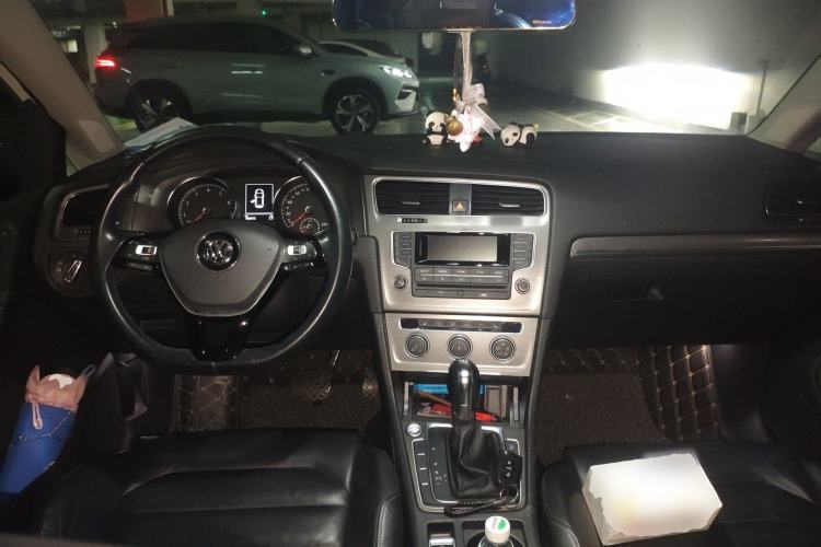 Used Volkswagen Golf 2015 1.4TSI Automatic Luxury Model Center Console