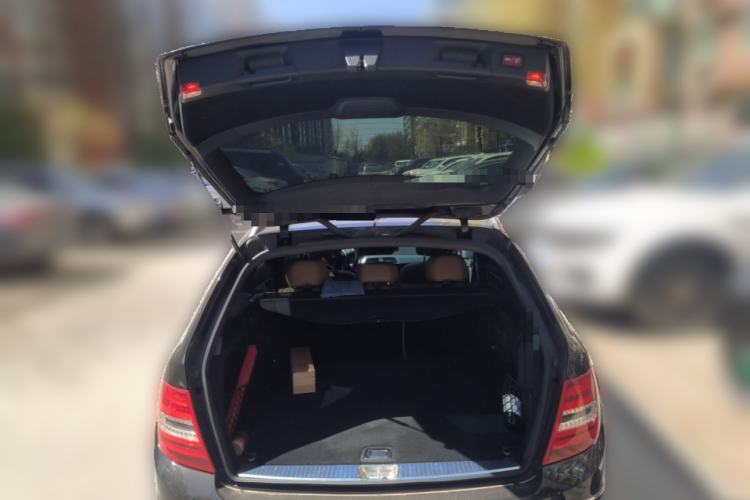 Used Mercedes-Benz C-Class 2011 C 200 Fashion Travel Edition Trunk