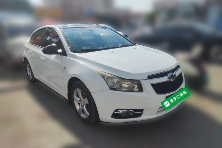 Used Chevrolet Cruze 2013 Hatchback 1.6L Manual Luxury Model Front Right 45 Deg
