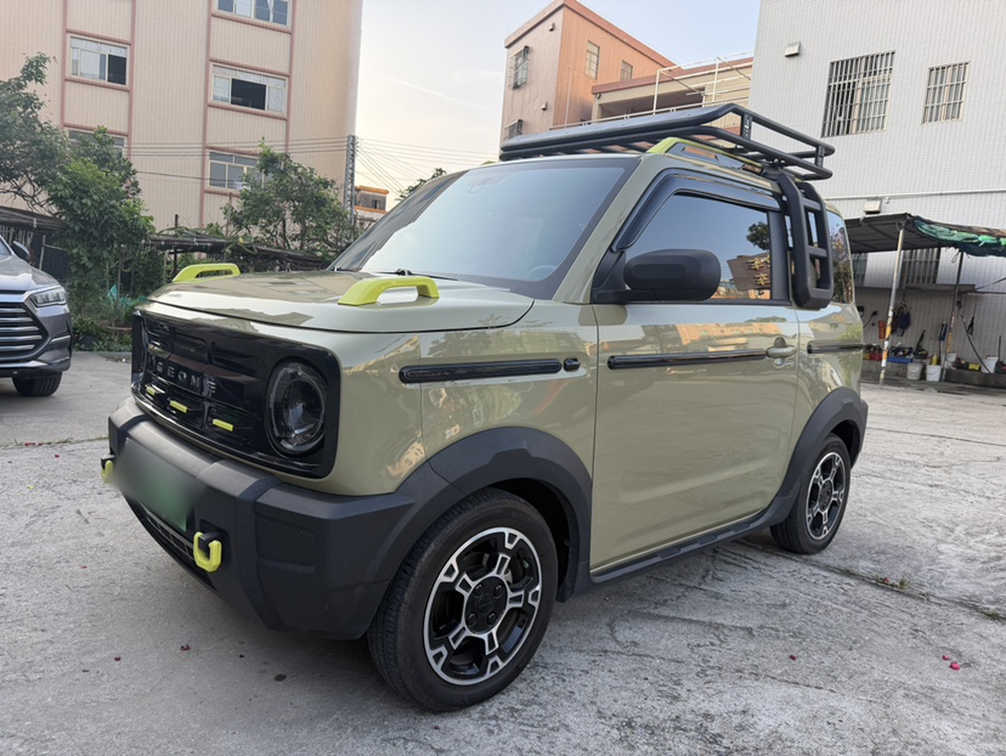 Под передней частью автомобиля