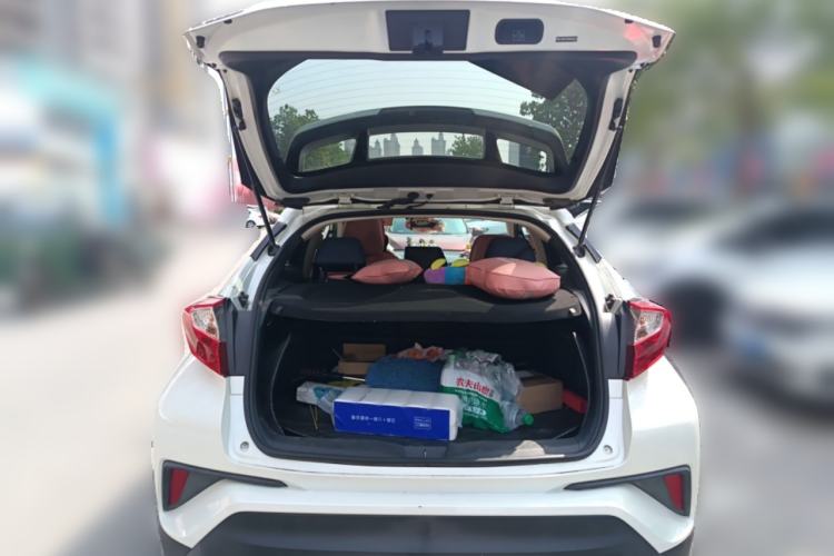 Used Toyota C-HR 2018 2.0L Leading with Sunroof China VI Standard Trunk