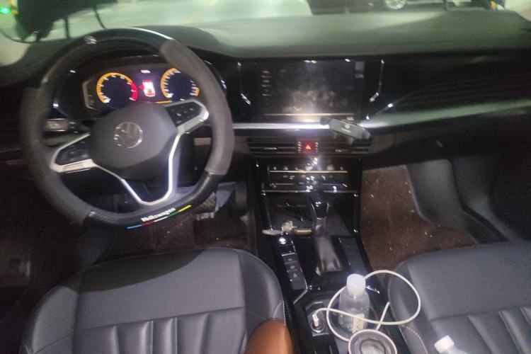 Used Volkswagen Passat 2025 Premium Version 380TSI Dragon Edition Center Console