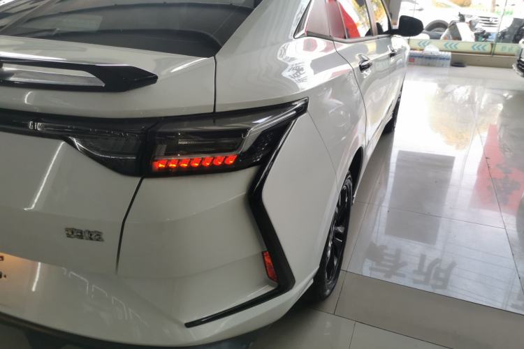 Used Dongfeng Aeolus Yixuan 2023 Mach Edition 1.5L Automatic Chasing Wind Version Right Rear Taillight