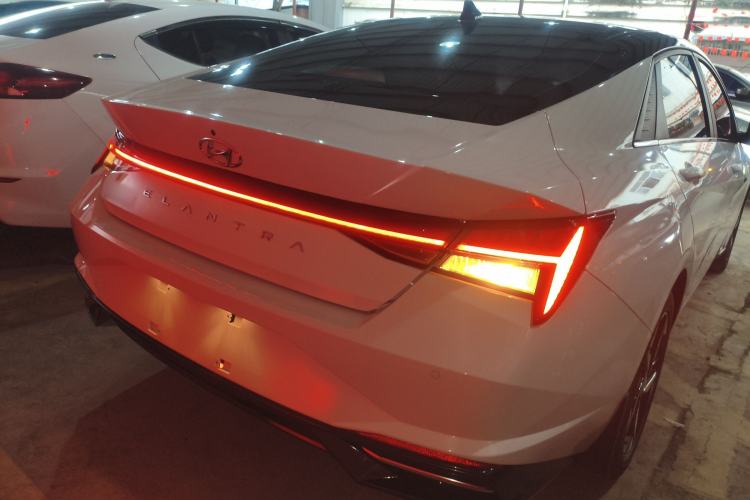 Used Hyundai Elantra 2022 1.5L CVT LUX Prestige Edition Exterior 4