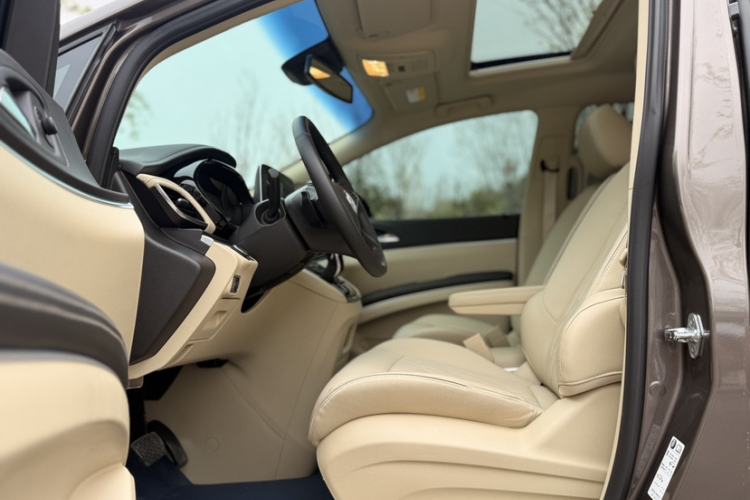 Used Buick GL8 2023 Facelifted Land Cruiser Executive Luxury Version