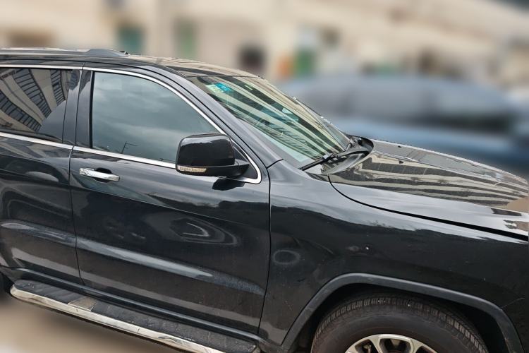 Used Jeep Grand Cherokee 2015 3.0L Comfort Navigation Edition Front Right 45 Deg