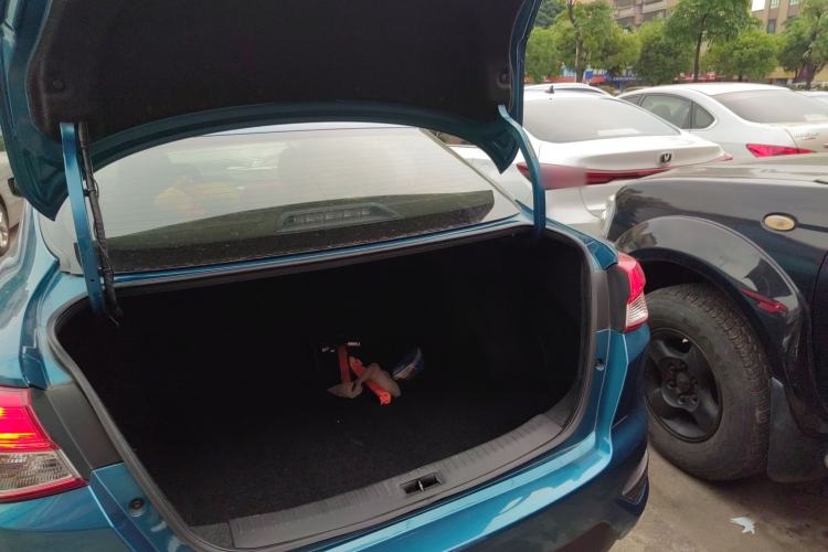 Used Nissan Lannia 2016 1.6L CVT Cool Edition Trunk